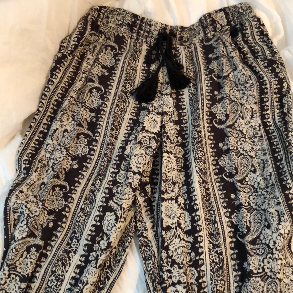 size small black and white loose pants